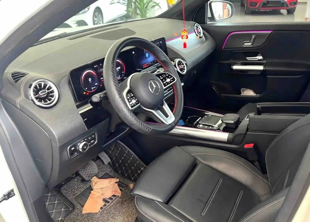 Mercedes Benz 2022 GLA 200 1.3T automatic gear 2