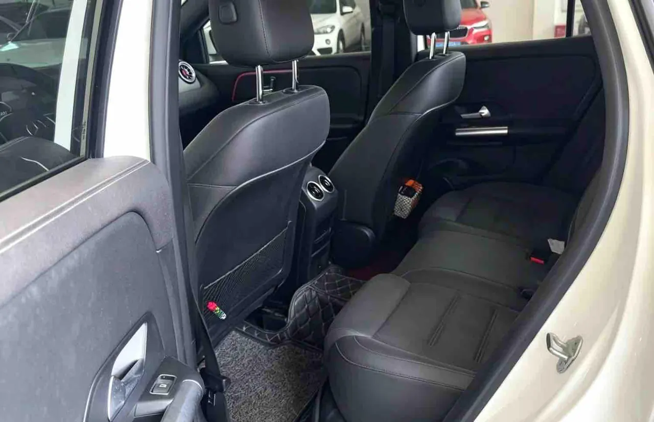 Mercedes Benz 2022 GLA 200 1.3T automatic gear 3