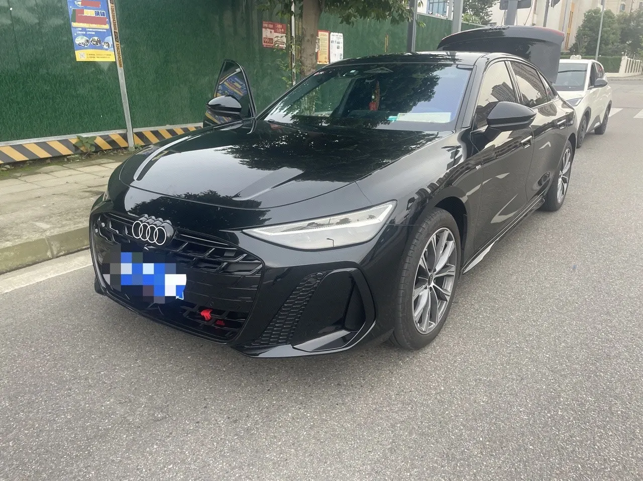 Открыть галерею: Audi 2026 A6L 2.0T Selected Dynamic Automatic