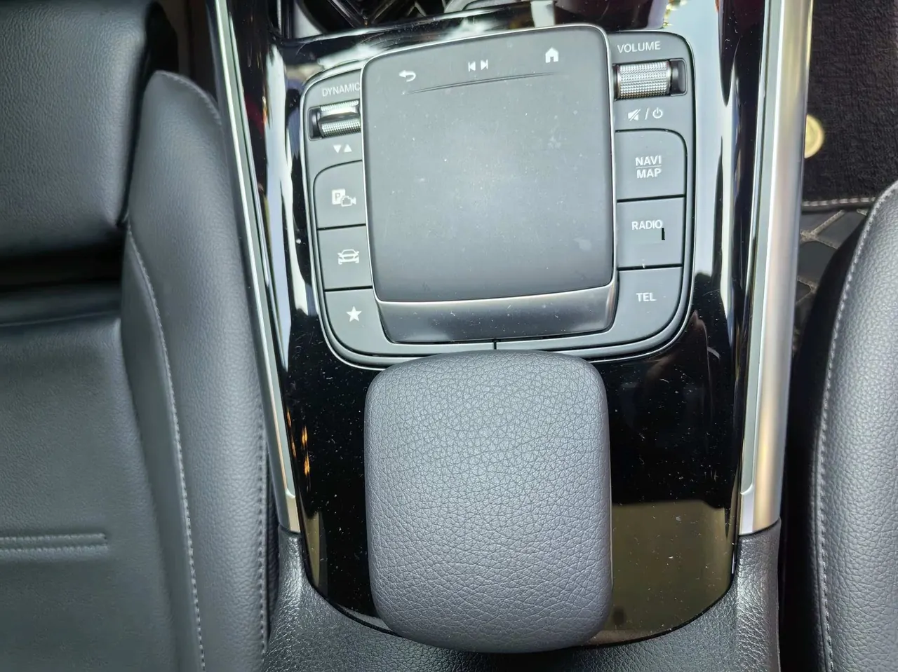 Mercedes Benz 2024 GLA 220 2.0T automatic gear 11