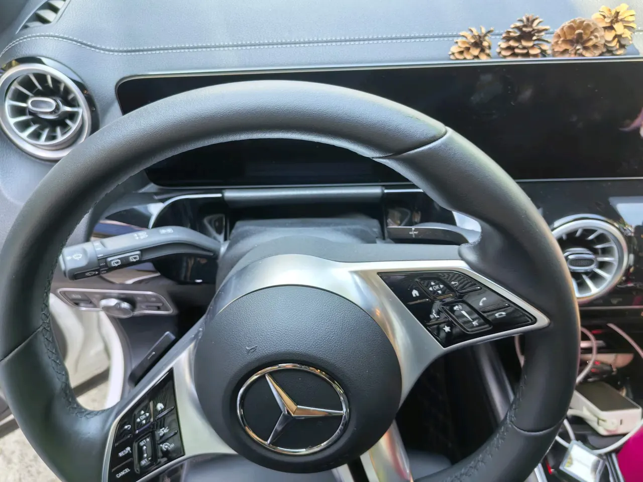 Mercedes Benz 2024 GLA 220 2.0T automatic gear 5