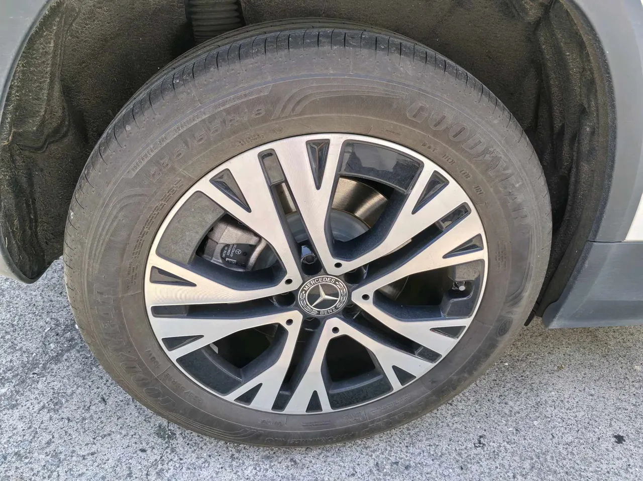 Mercedes Benz 2024 GLA 220 2.0T automatic gear 7