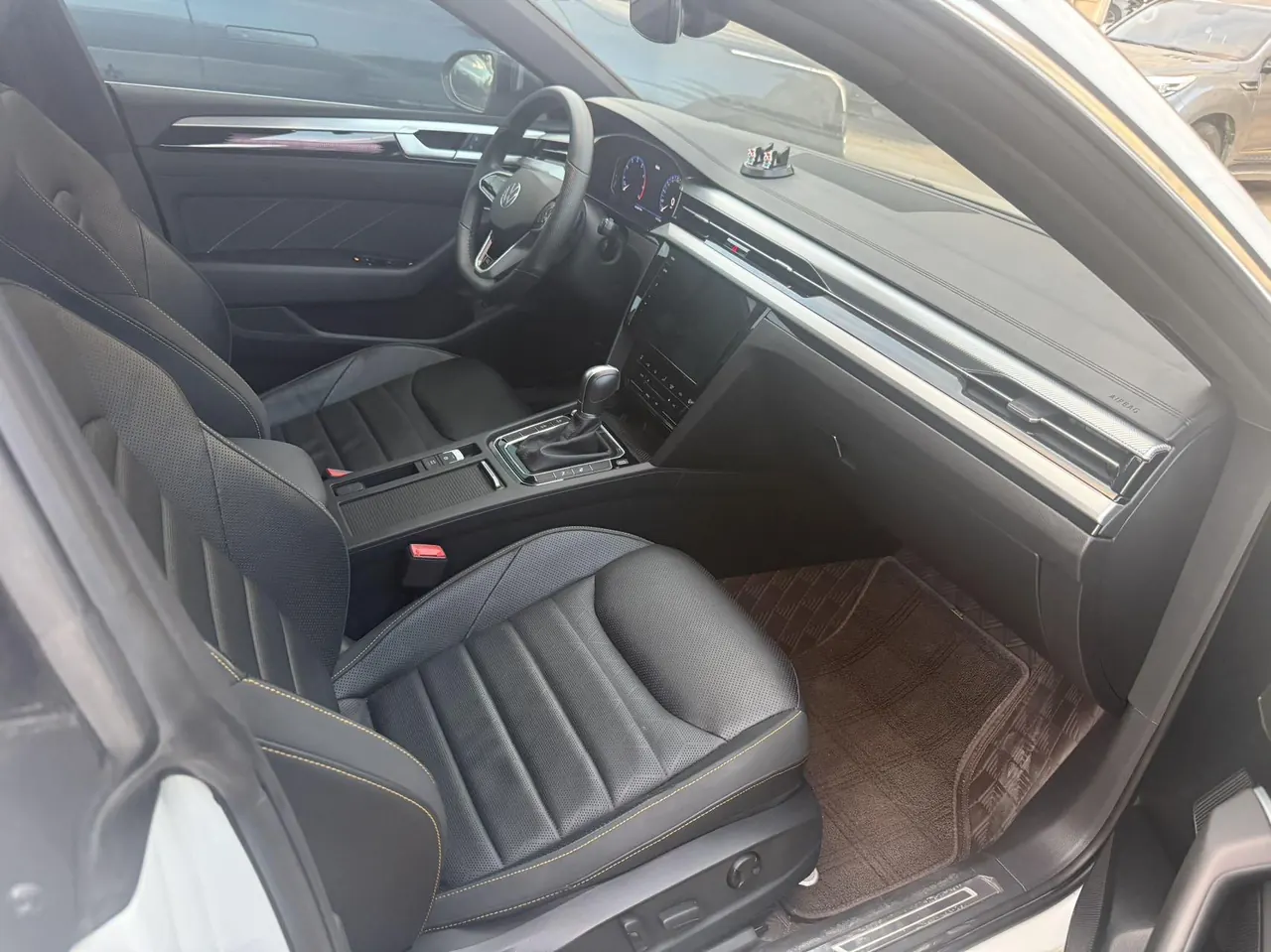 Volkswagen 2024 CC 2.0TSI 380TSI eye-catching automatic gear 3