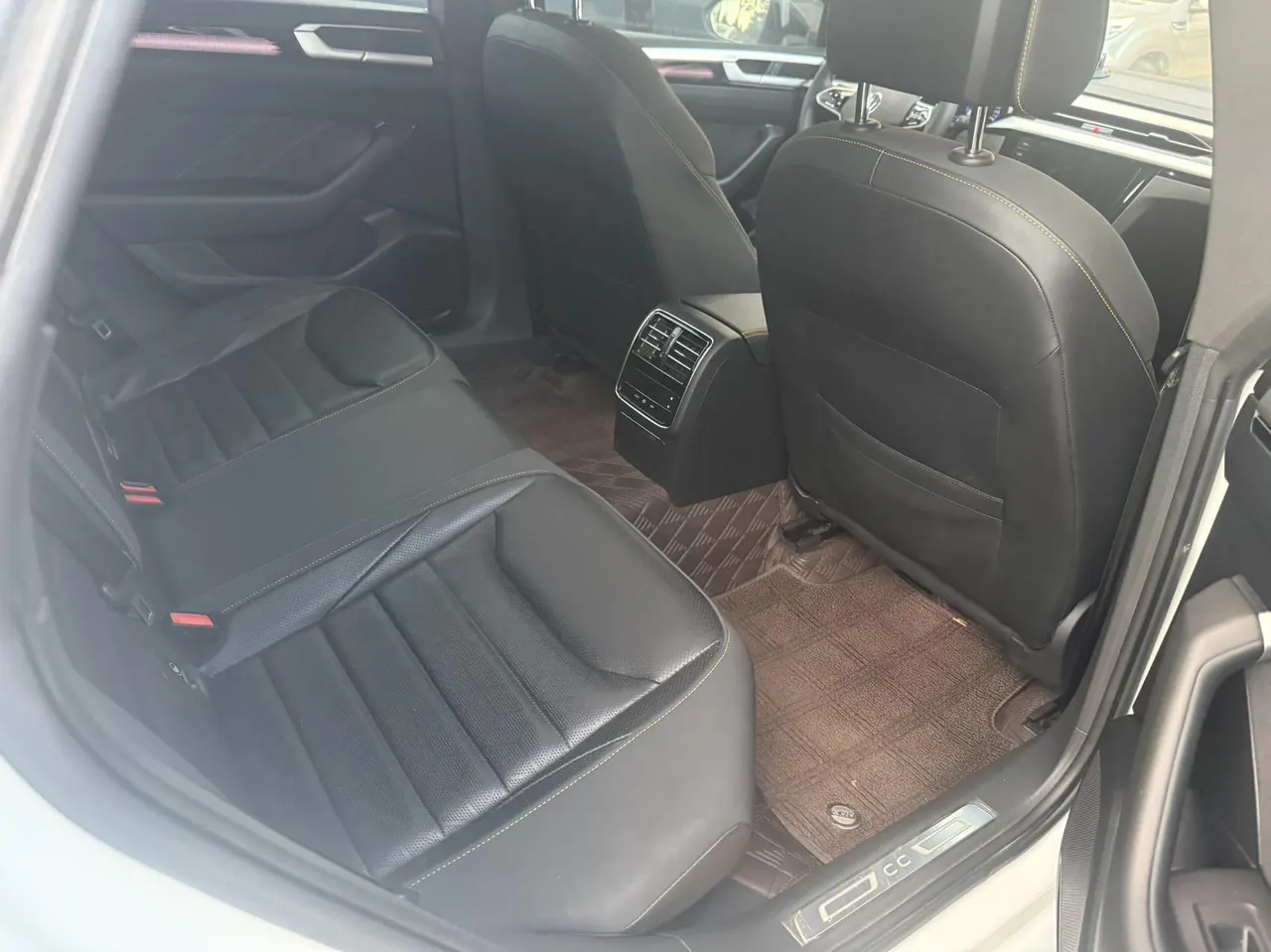 Volkswagen 2024 CC 2.0TSI 380TSI eye-catching automatic gear 5