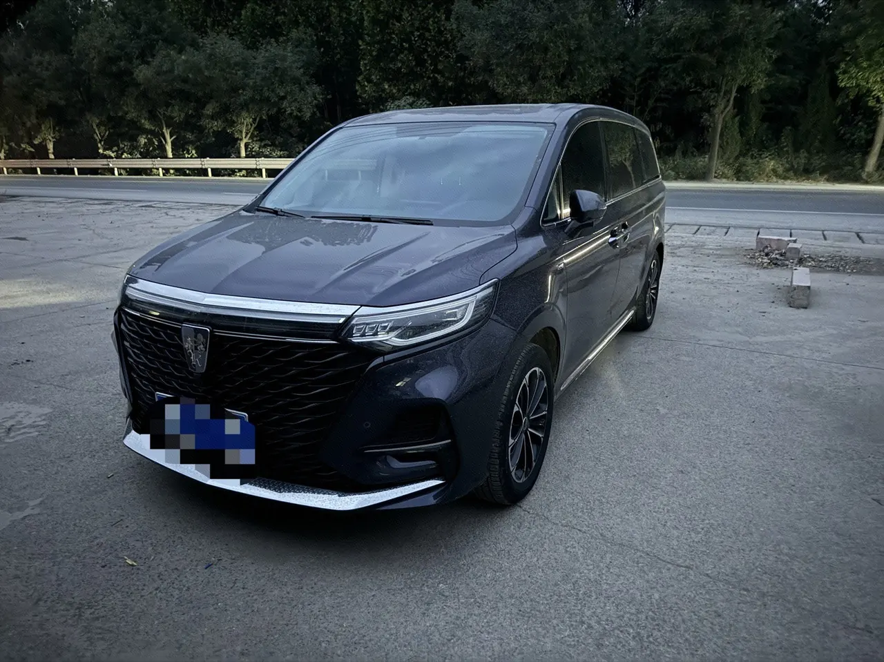 Открыть галерею: Roewe 2022 iMAX8 2.0TGI 400TGI Happy Gathering Edition Automatic Gear