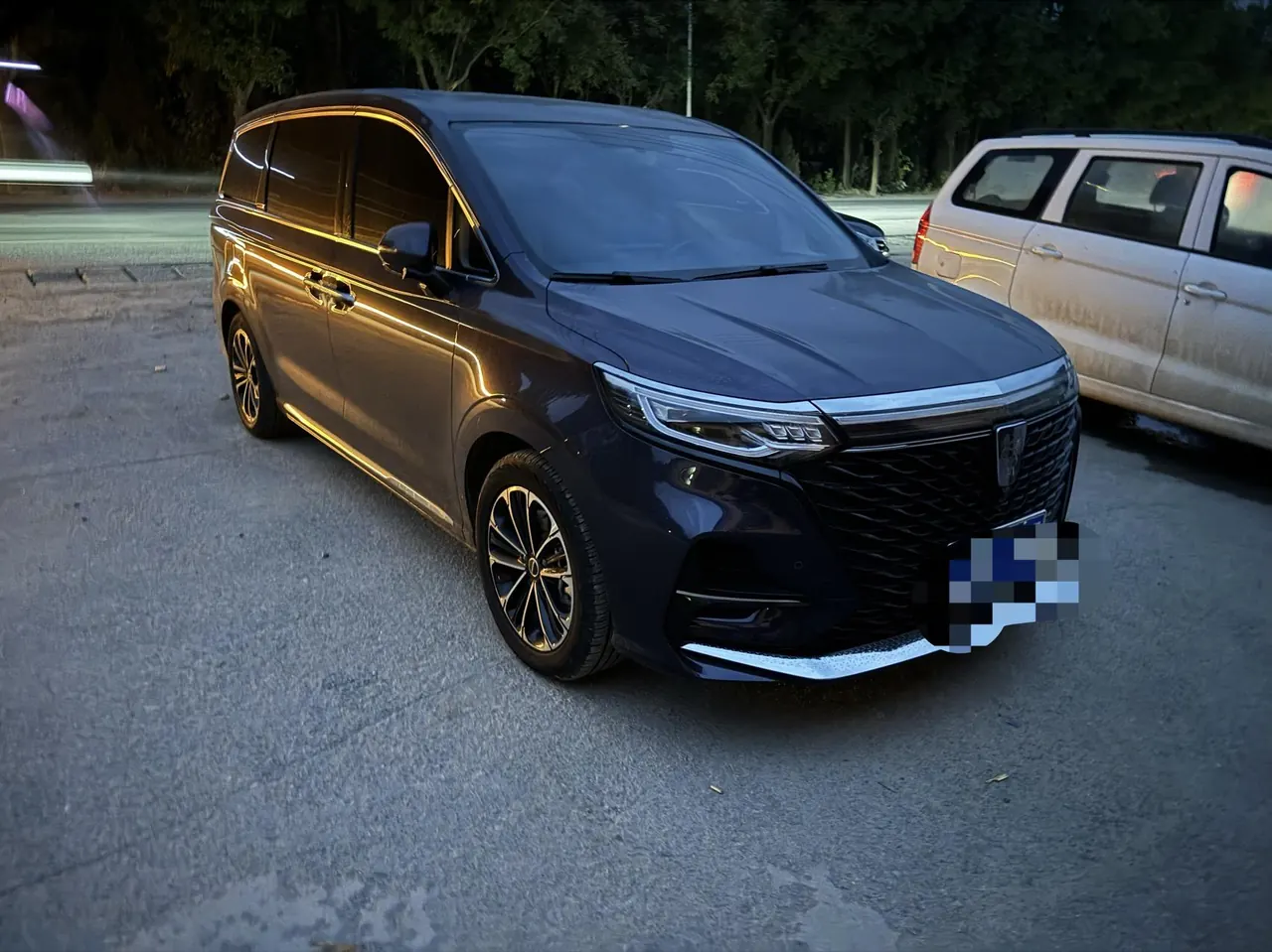 Roewe 2022 iMAX8 2.0TGI 400TGI Happy Gathering Edition Automatic Gear 2