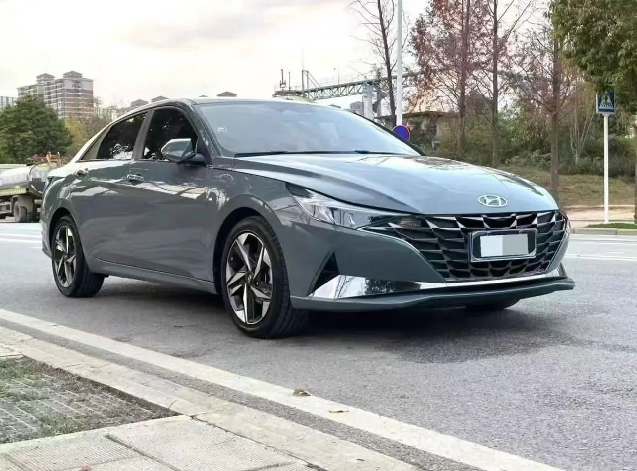 Hyundai 2022 Elantra -3-compartment 1.5 stepless LUX premium automatic gear 4