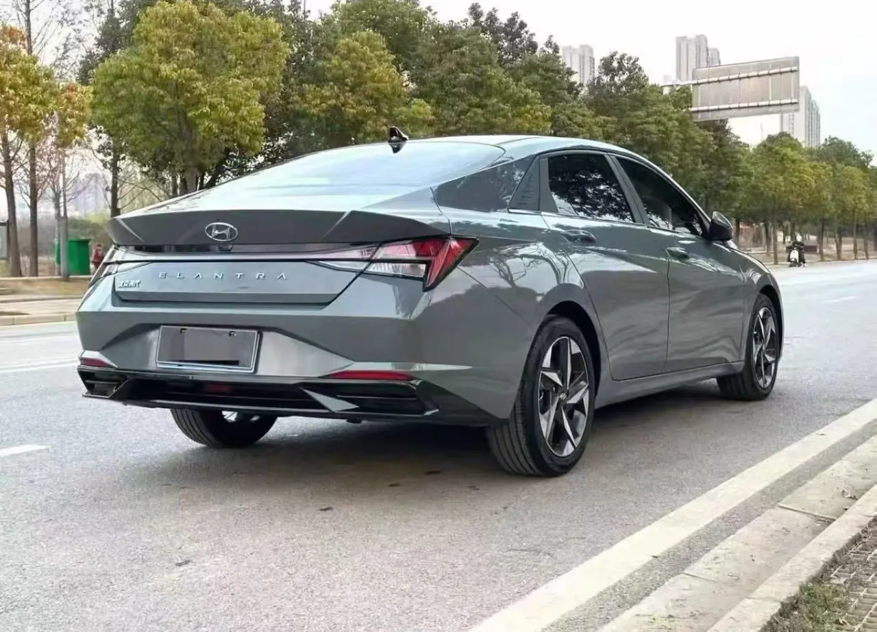 Hyundai 2022 Elantra -3-compartment 1.5 stepless LUX premium automatic gear 5