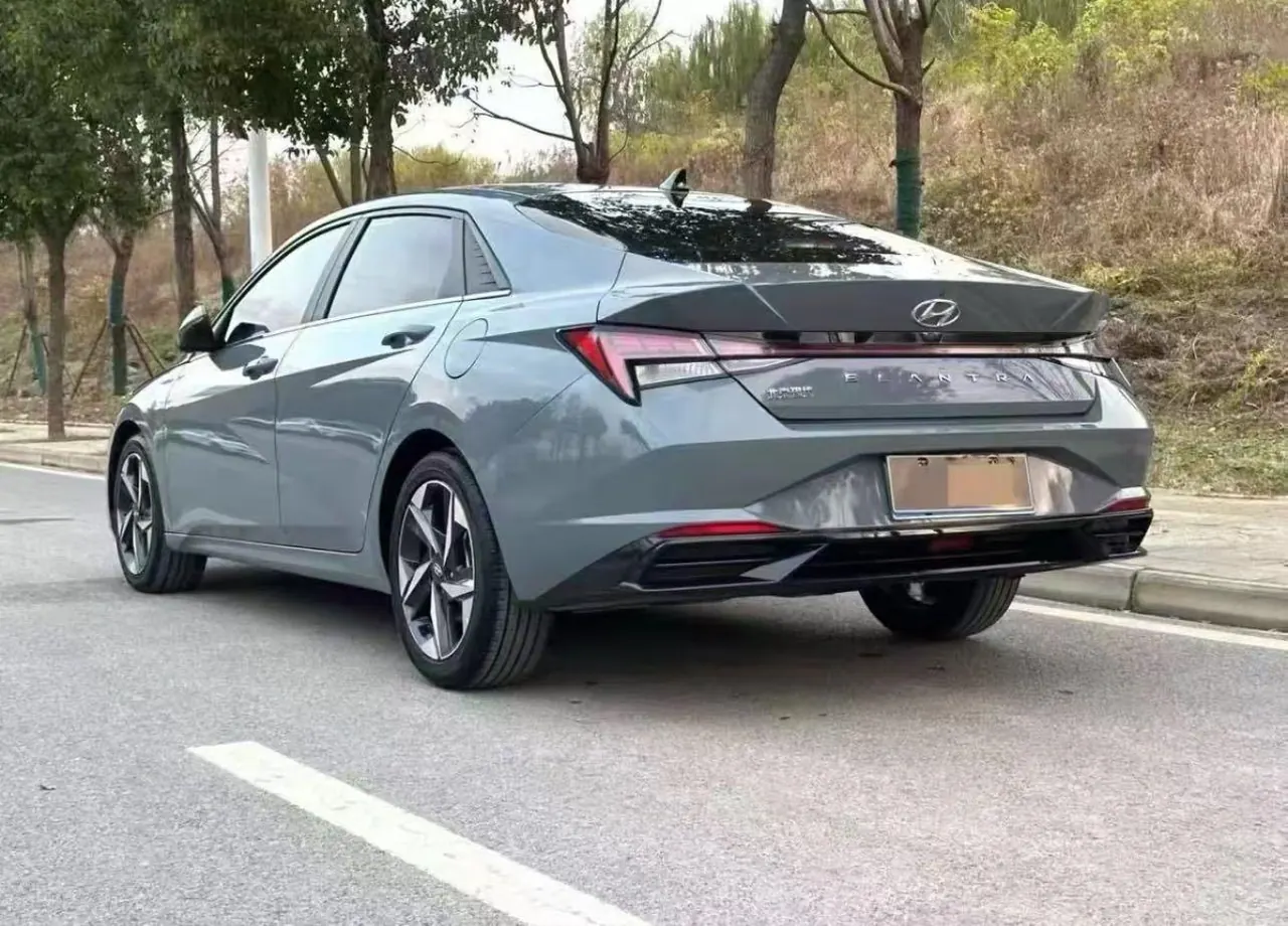 Hyundai 2022 Elantra -3-compartment 1.5 stepless LUX premium automatic gear 6