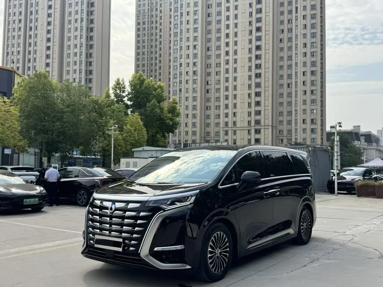 Open image lightbox: Denza 2022 Denza D9 DM-i 1.5T stepless 970 four-wheel drive flagship automatic gear