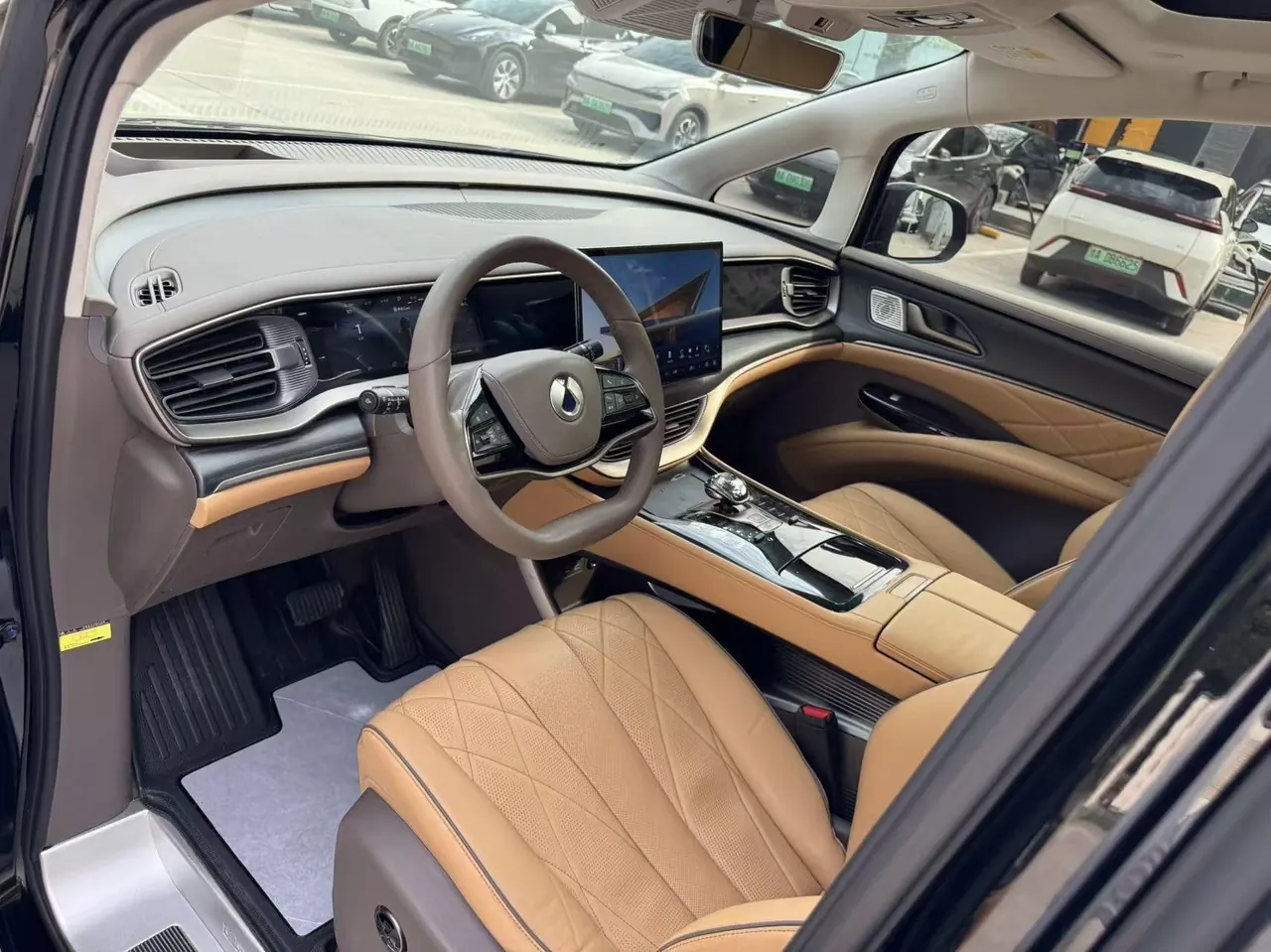 Denza 2022 Denza D9 DM-i 1.5T stepless 970 four-wheel drive flagship automatic gear 7
