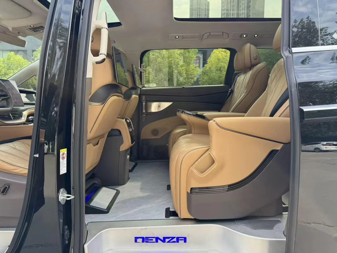 Denza 2022 Denza D9 DM-i 1.5T stepless 970 four-wheel drive flagship automatic gear 8