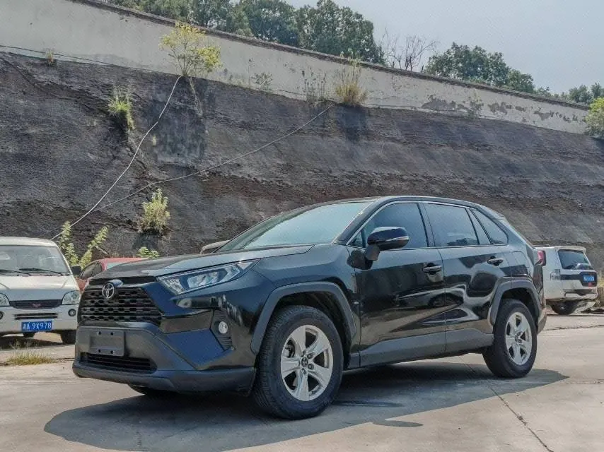 Открыть галерею: Toyota 2022 RAV4 Rongbo 2.0 Stepless Two-Drive City Edition Automatic Gear