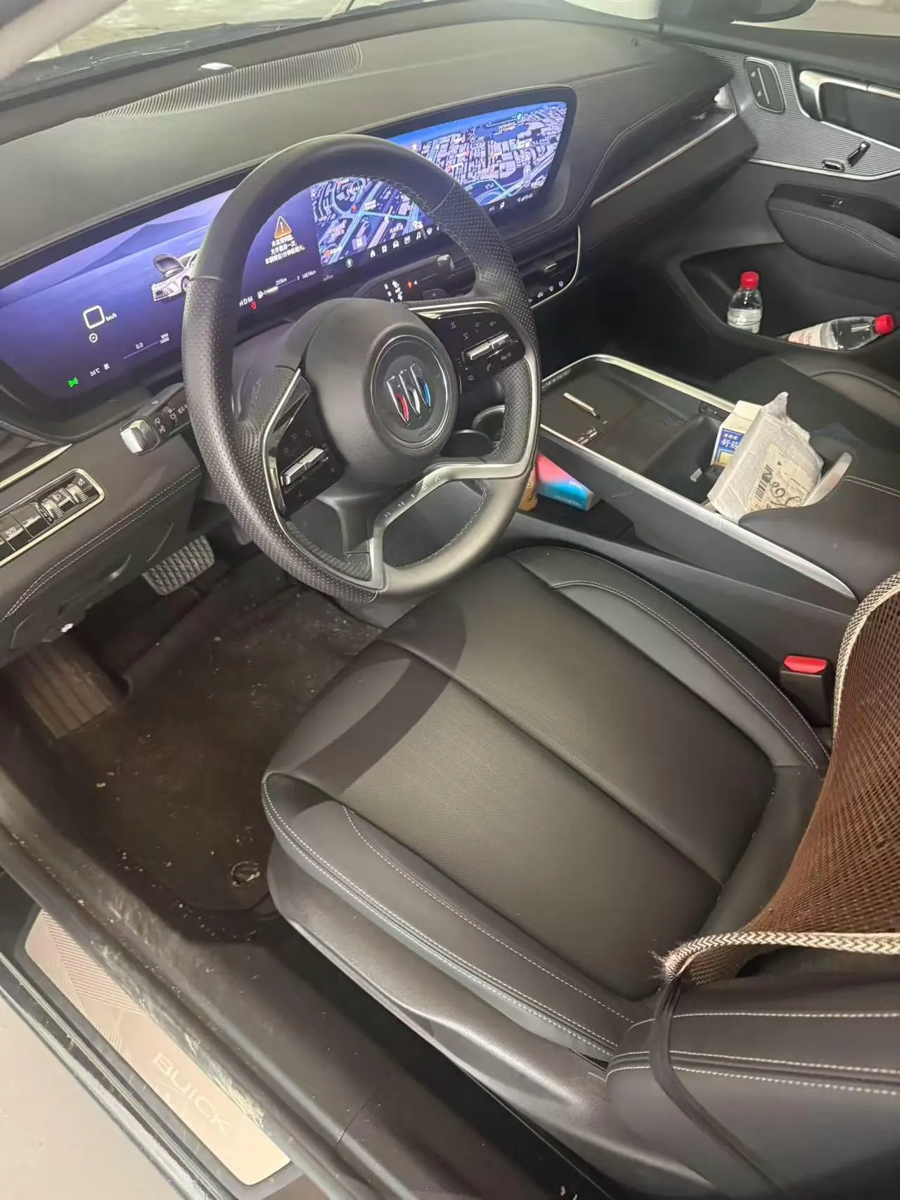 Buick 2025 LaCrosse 2.0T 28T Platinum Edition, automatic transmission 3