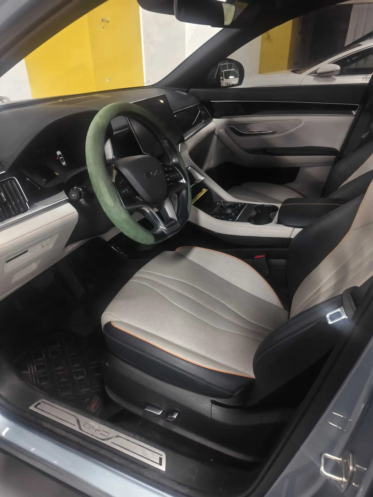 BYD 2023 Song PLUS DM-i 1.5 Stepless Champion Edition 150KM Flagship PLUS Automatic Gear 2