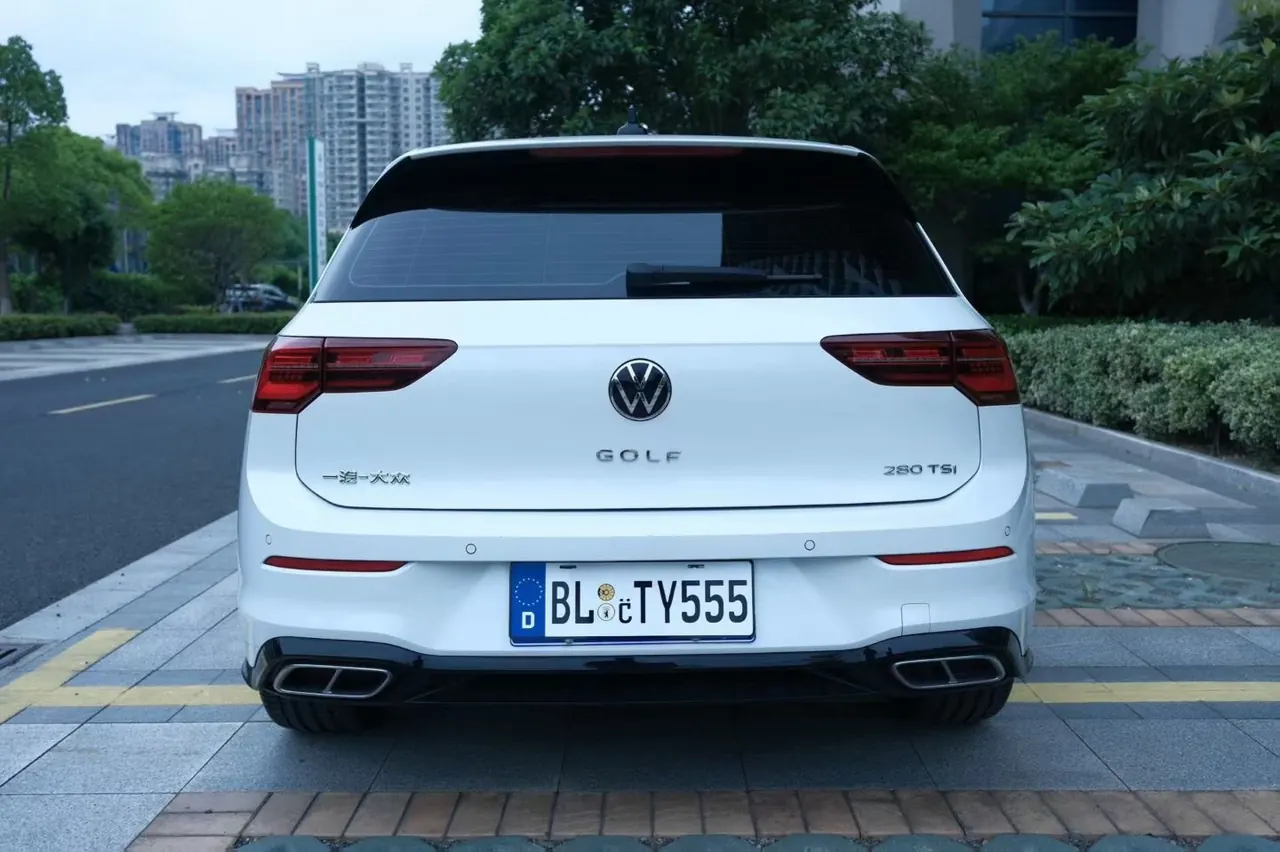 Volkswagen 2023 Golf 8 R-Line 1.4TSI 280TSI Automatic 5