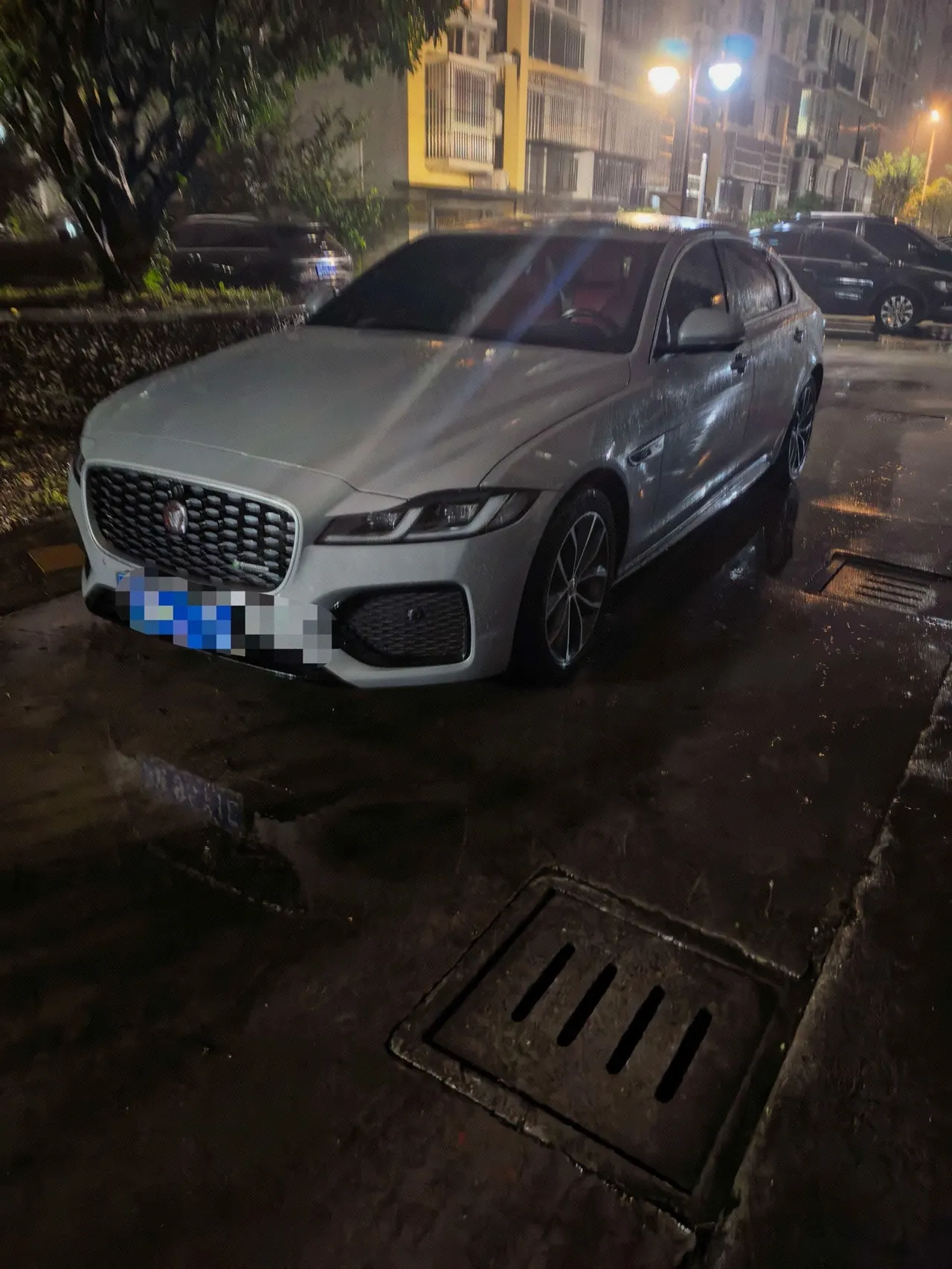 Open image lightbox: Jaguar 2023 XFL 2.0T P 10000.00g Drive Elite Deluxe Automatic Gear