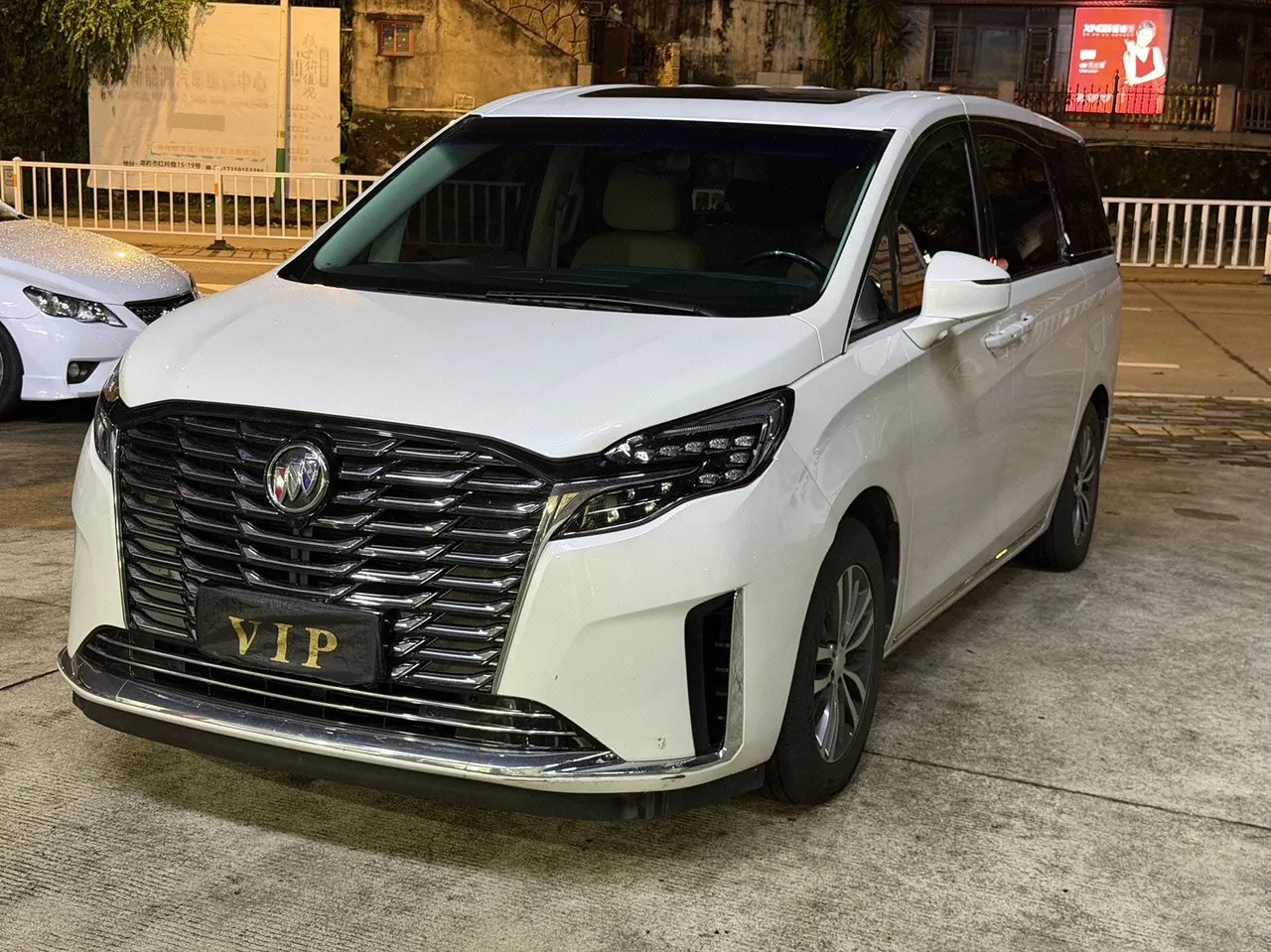 Open image lightbox: Buick 2023 GL8 ES Lu Zun 48V 2.0T 653T Comfortable Automatic Gear