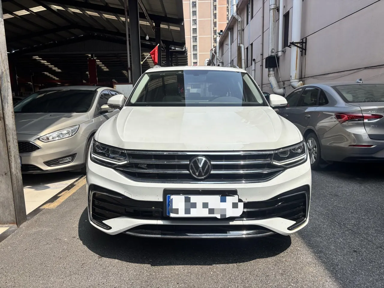 Volkswagen 2024 Tiguan L R-Line 2.0TSI 330TSI Two-Drive R-Line Overdrive Automatic Gear 2