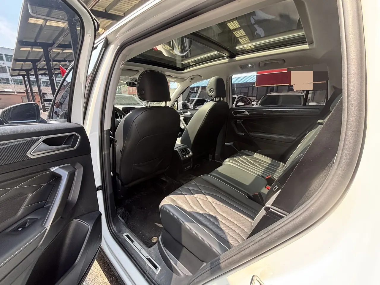 Volkswagen 2024 Tiguan L R-Line 2.0TSI 330TSI Two-Drive R-Line Overdrive Automatic Gear 6
