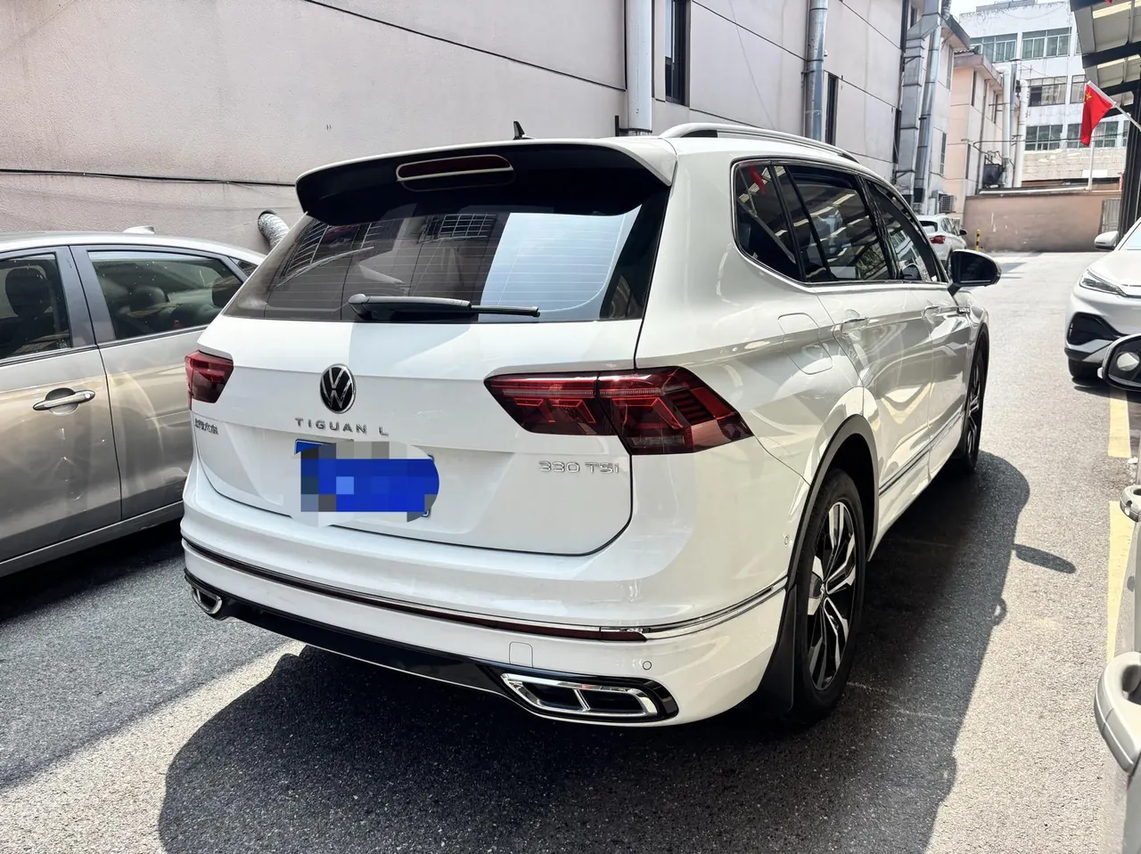 Volkswagen 2024 Tiguan L R-Line 2.0TSI 330TSI Two-Drive R-Line Overdrive Automatic Gear 7