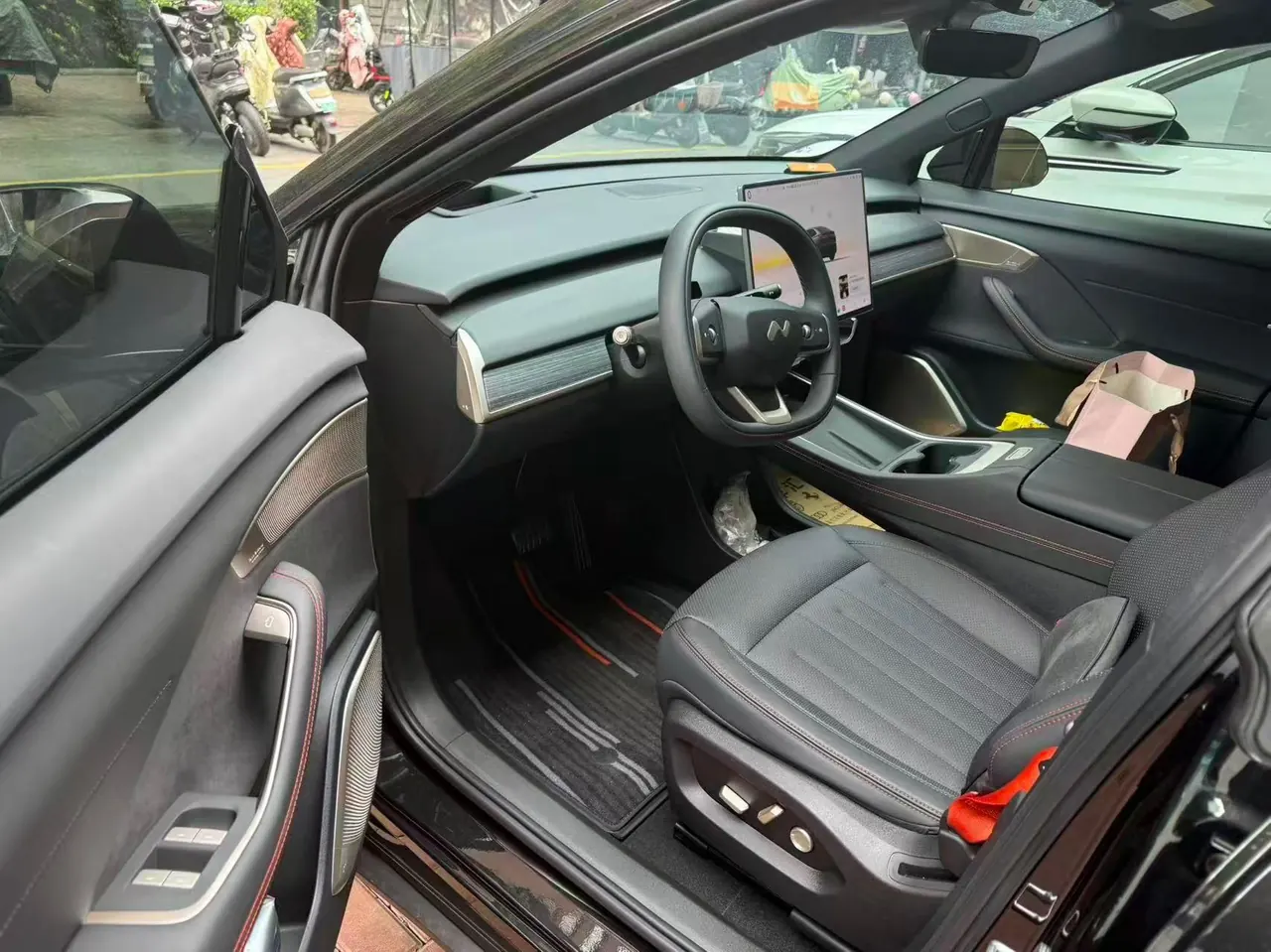 ONVO 2025 L60 60kWh Black Knight Special Edition Automatic Gear 2