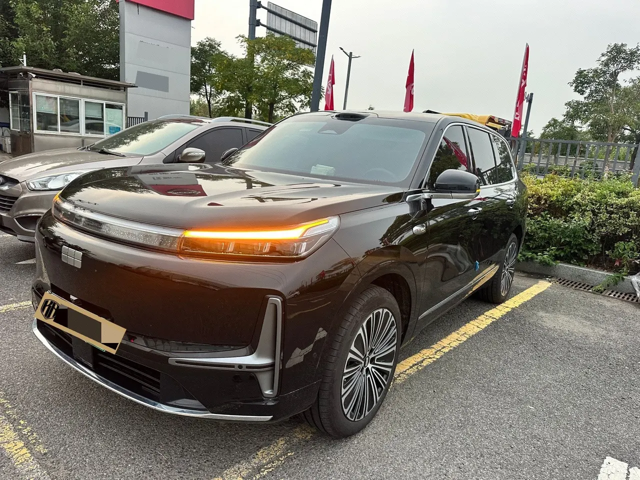 Geely Galaxy 2025 M9 1.5T 210km 4-wheel drive pilot version automatic gear - View 1