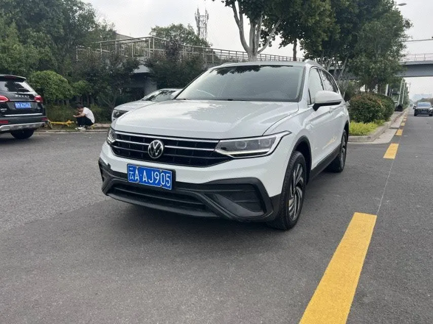 Открыть галерею: Volkswagen 2024 Tiguan L 1.5TSI 300TSI Front-Wheel-Drive Smart Enjoyment Edition Automatic Transmission