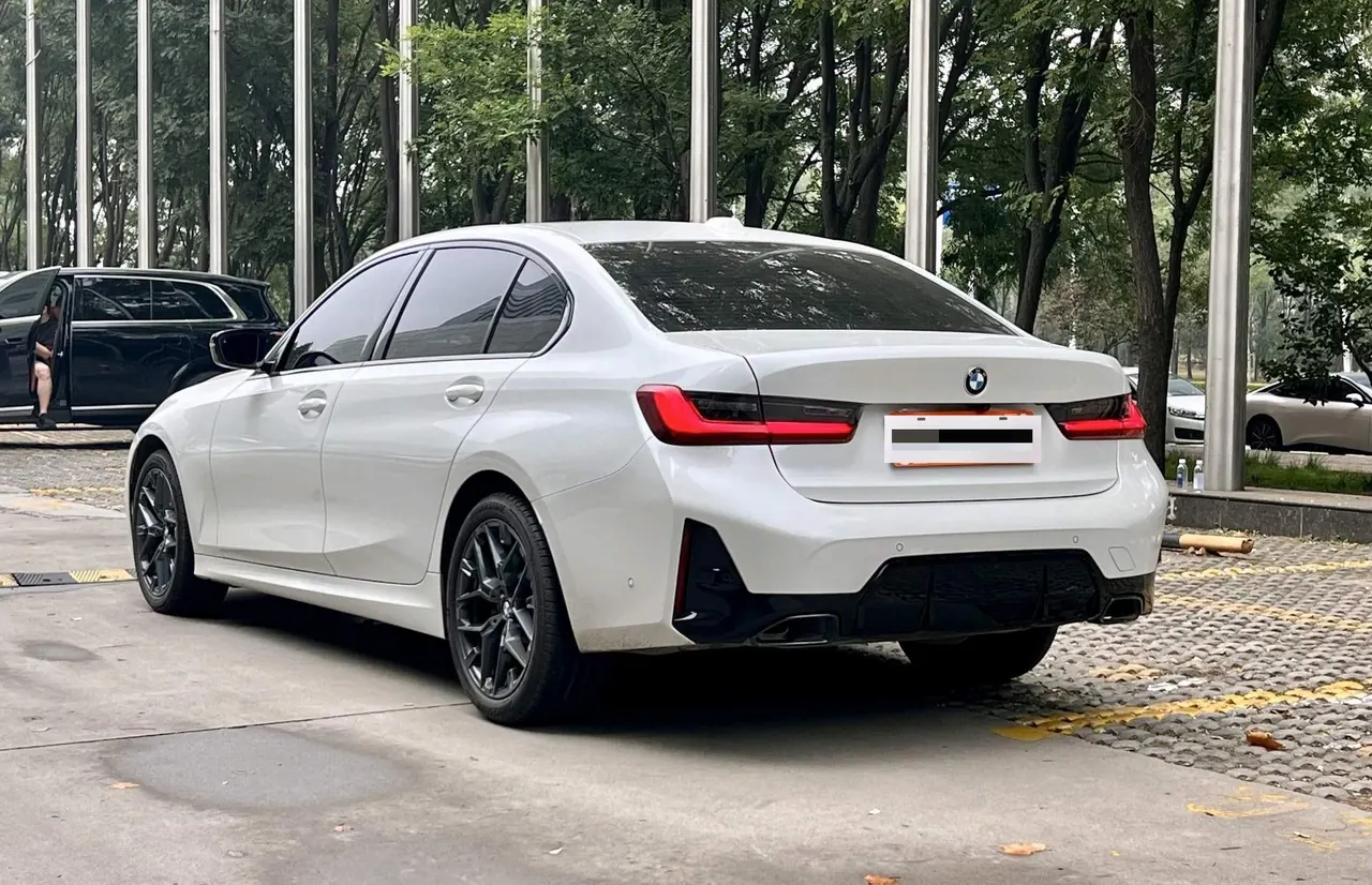 BMW 3 Series 2025 330Li 2.0T M Sports Obsidian Night Suit Automatic Gear 5