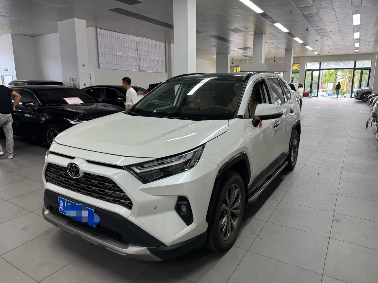 Открыть галерею: Toyota 2023 RAV4 Rongbo 2.0 Stepless Two-Drive Fashion Plus Edition Automatic Gear