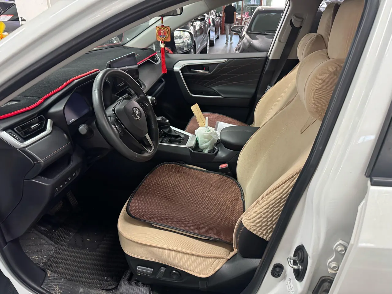 Toyota 2023 RAV4 Rongbo 2.0 Stepless Two-Drive Fashion Plus Edition Automatic Gear 3