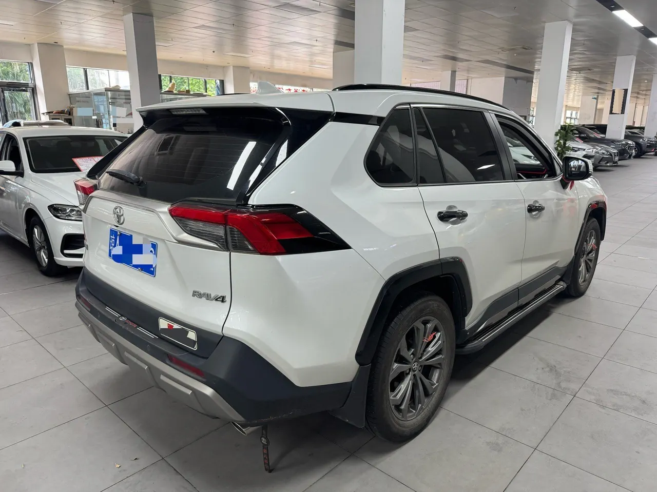 Toyota 2023 RAV4 Rongbo 2.0 Stepless Two-Drive Fashion Plus Edition Automatic Gear 5