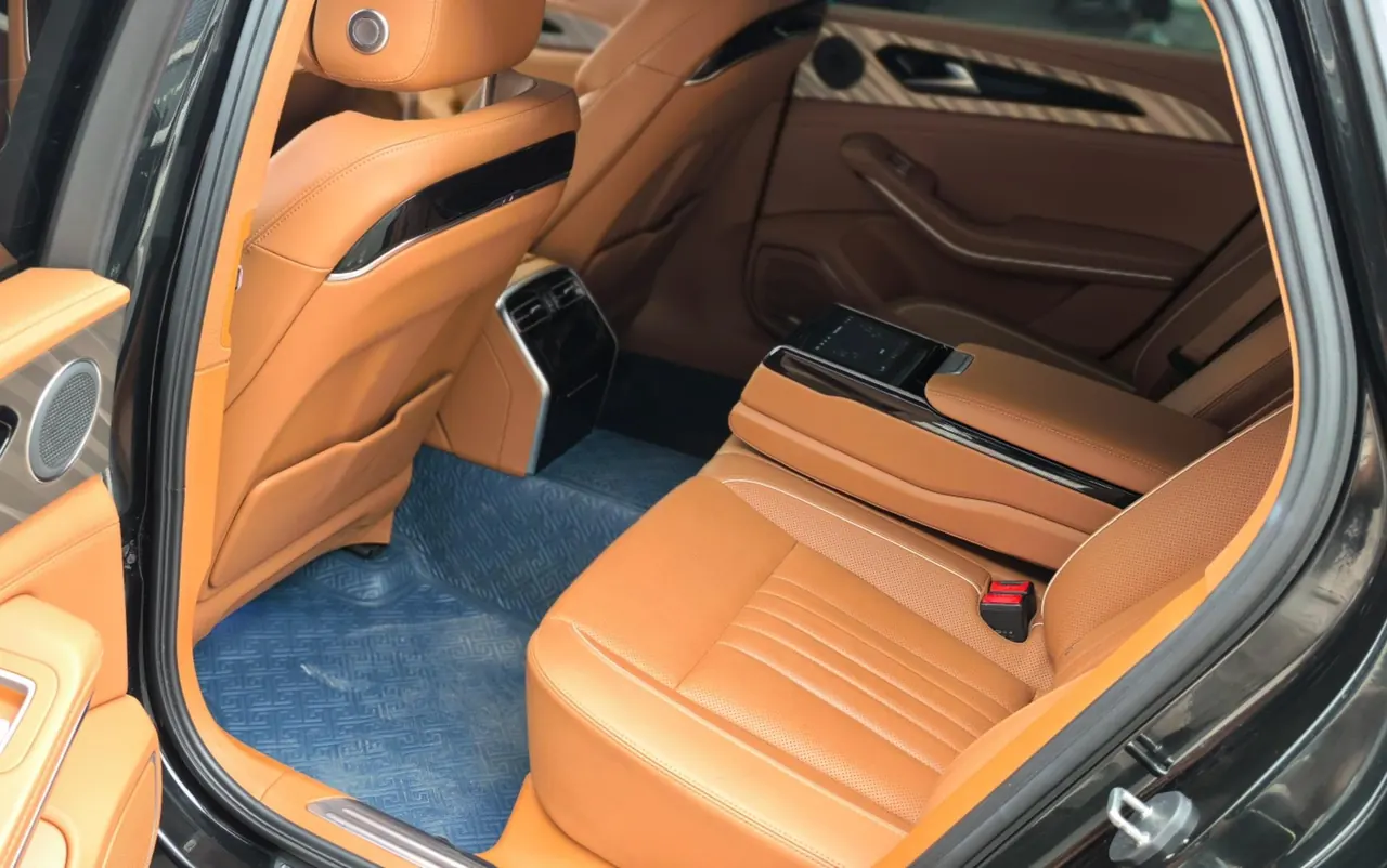 HongQi 2023 H9 48V 2.0T Zhilian Flag Edition Automatic Gear 5