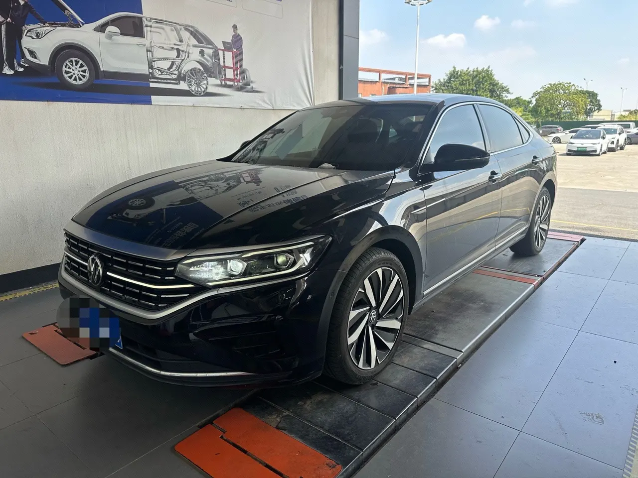 Open image lightbox: Volkswagen 2022 Passat 2.0TSI 330TSI Deluxe Edition Automatic