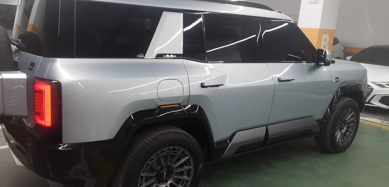 FangChengBao 2025 Leopard 8 2.0T Stepless Zhiyong Flagship Edition 7-seat Automatic Gear 3