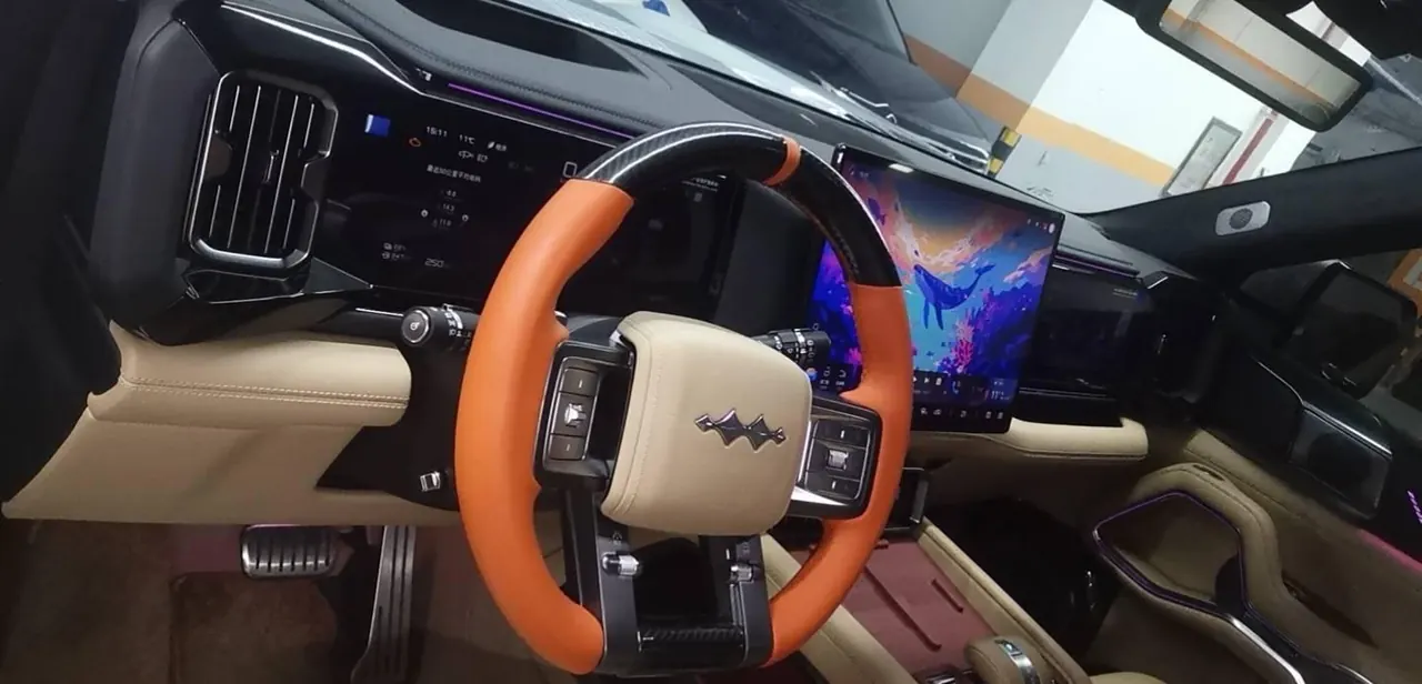 FangChengBao 2025 Leopard 8 2.0T Stepless Zhiyong Flagship Edition 7-seat Automatic Gear 4
