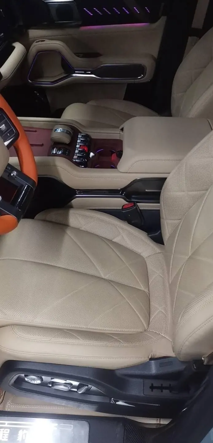 FangChengBao 2025 Leopard 8 2.0T Stepless Zhiyong Flagship Edition 7-seat Automatic Gear 5