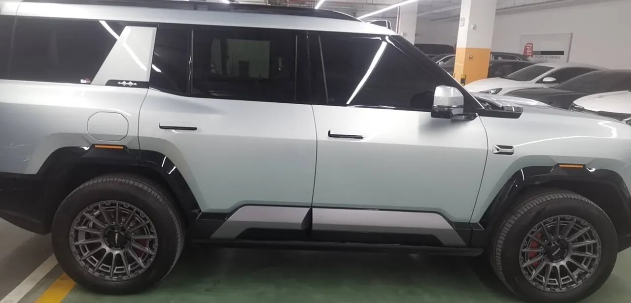 FangChengBao 2025 Leopard 8 2.0T Stepless Zhiyong Flagship Edition 7-seat Automatic Gear 9