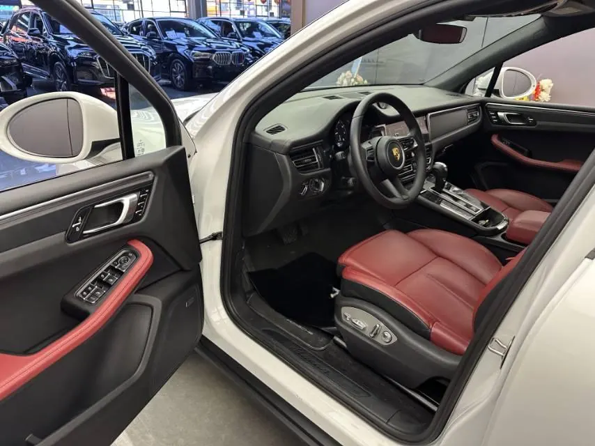 Porsche Macan (Imported) 2023 Macan 2.0T Automatic Gear 4