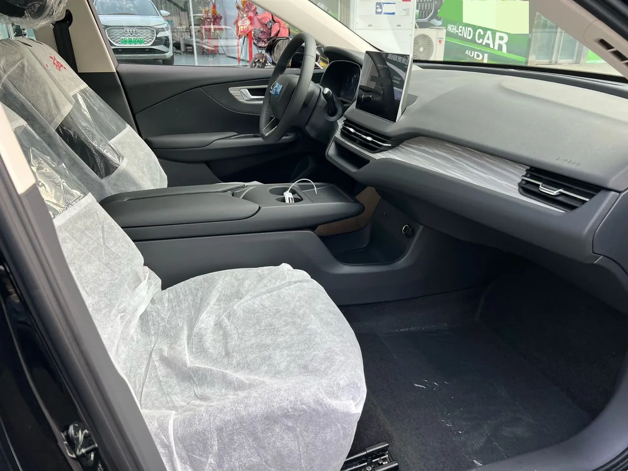 HongQi 2025 E-QM 5 500km Travel Edition Automatic Gear 10