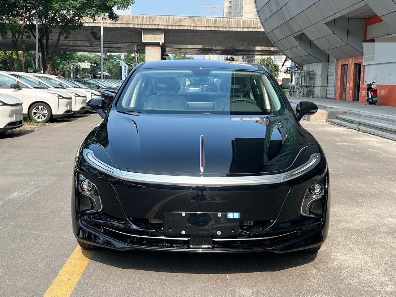 HongQi 2025 E-QM 5 500km Travel Edition Automatic Gear 2