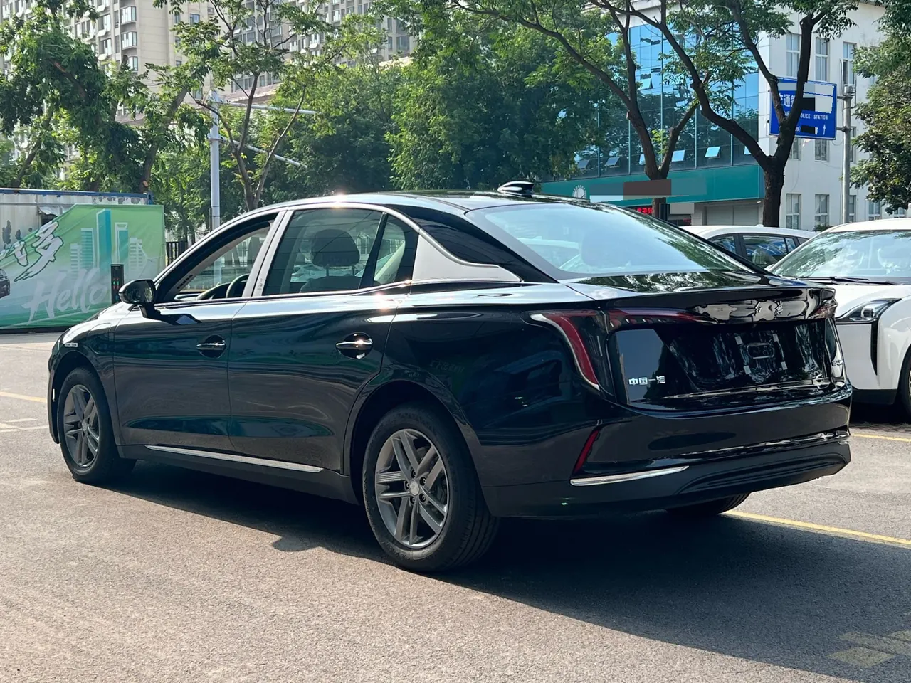 HongQi 2025 E-QM 5 500km Travel Edition Automatic Gear 3
