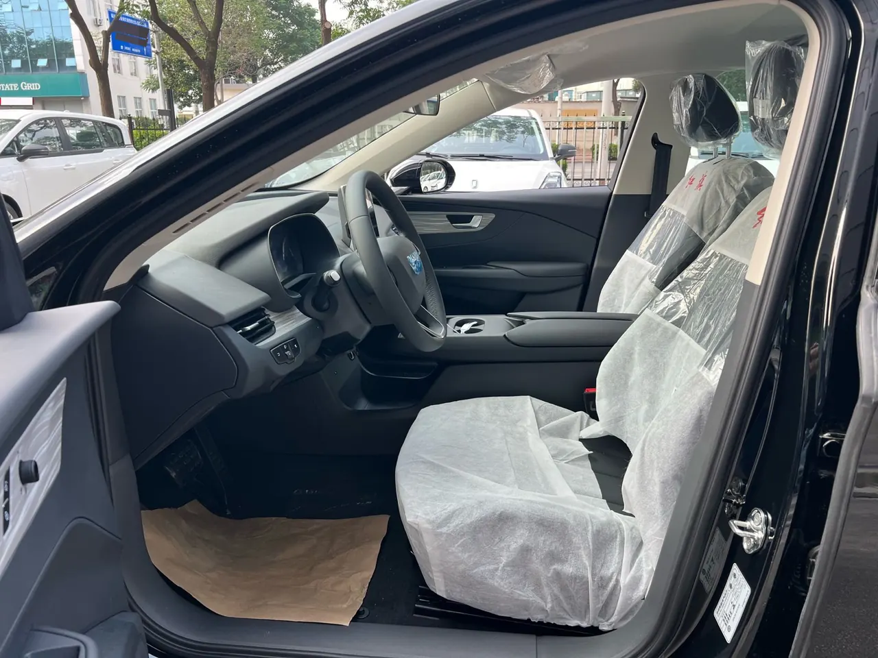 HongQi 2025 E-QM 5 500km Travel Edition Automatic Gear 9