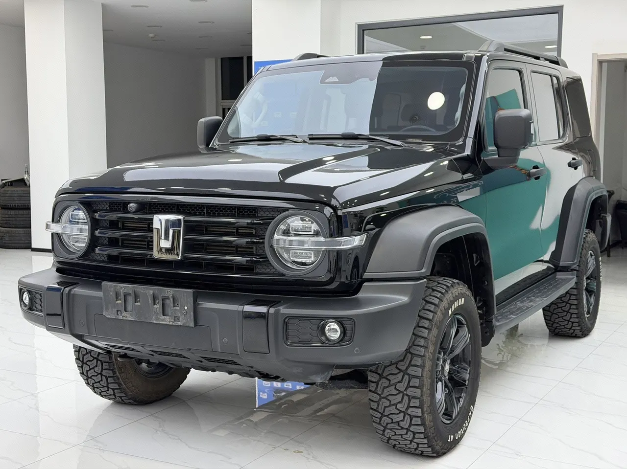 Открыть галерею: Tank 2023 Tank 300 2.0T Off-road Conqueror Automatic