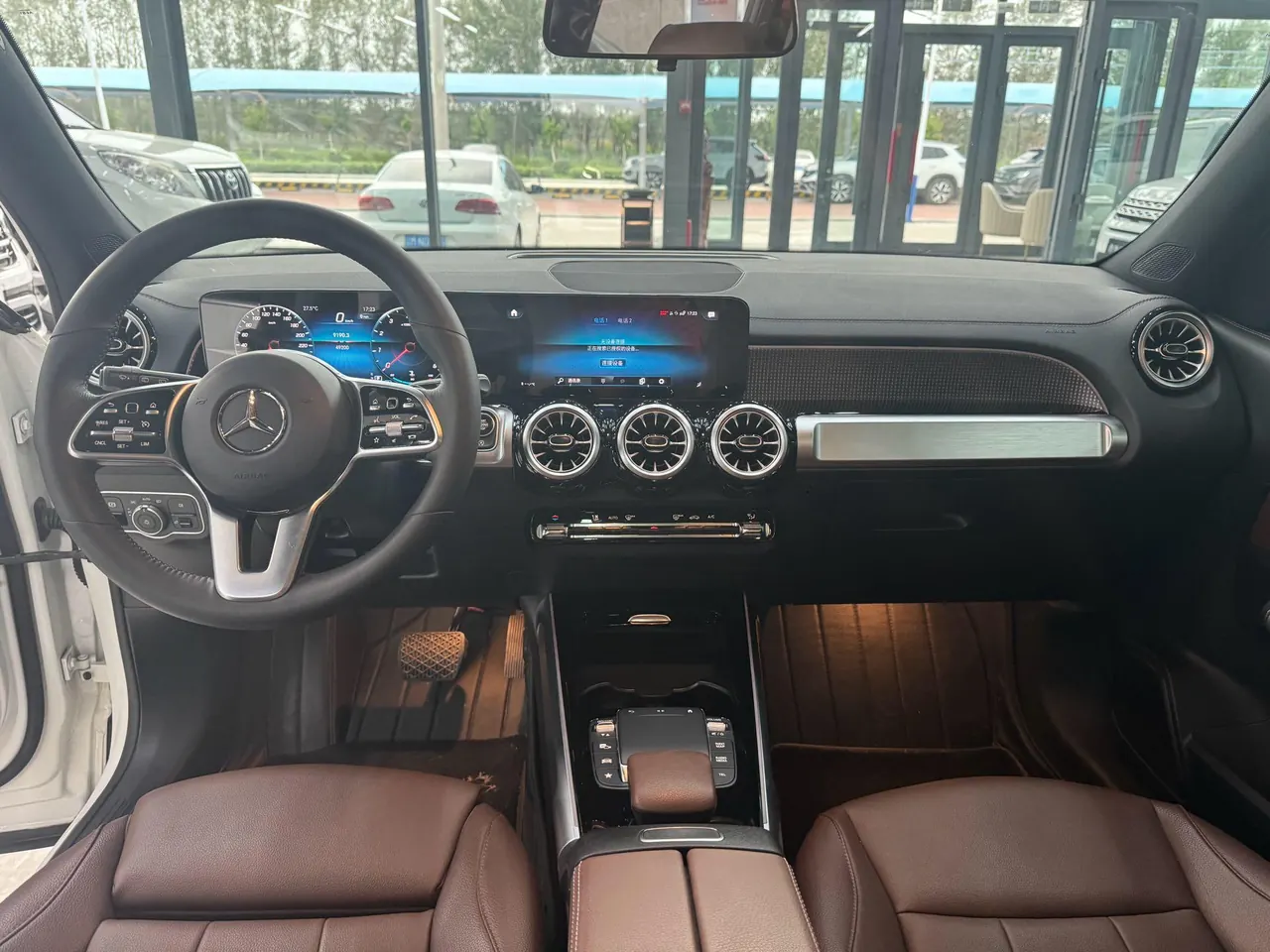 Mercedes Benz 2023 GLB 220 2.0T Dynamic Automatic 3