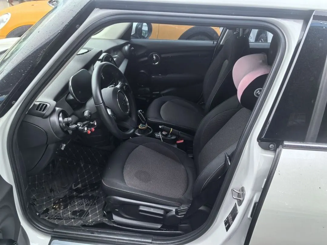 MINI Mini 5-Door (Imported) 2023 Mini One 1.5T Automatic Gear 4