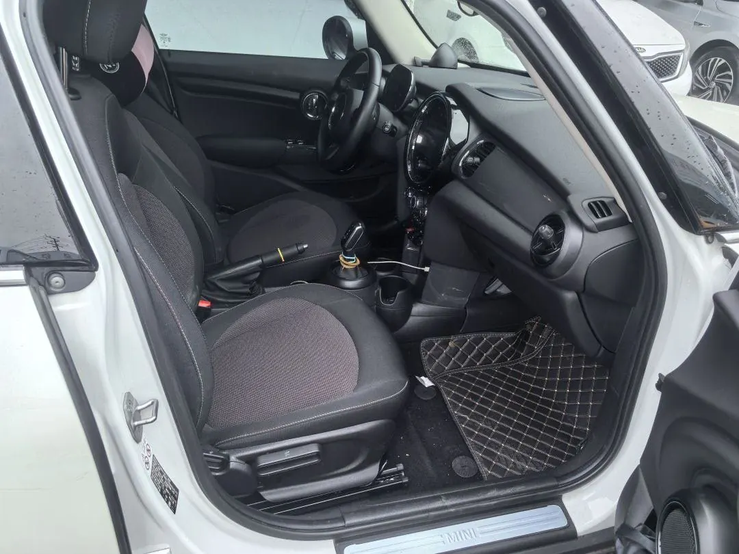MINI Mini 5-Door (Imported) 2023 Mini One 1.5T Automatic Gear 5