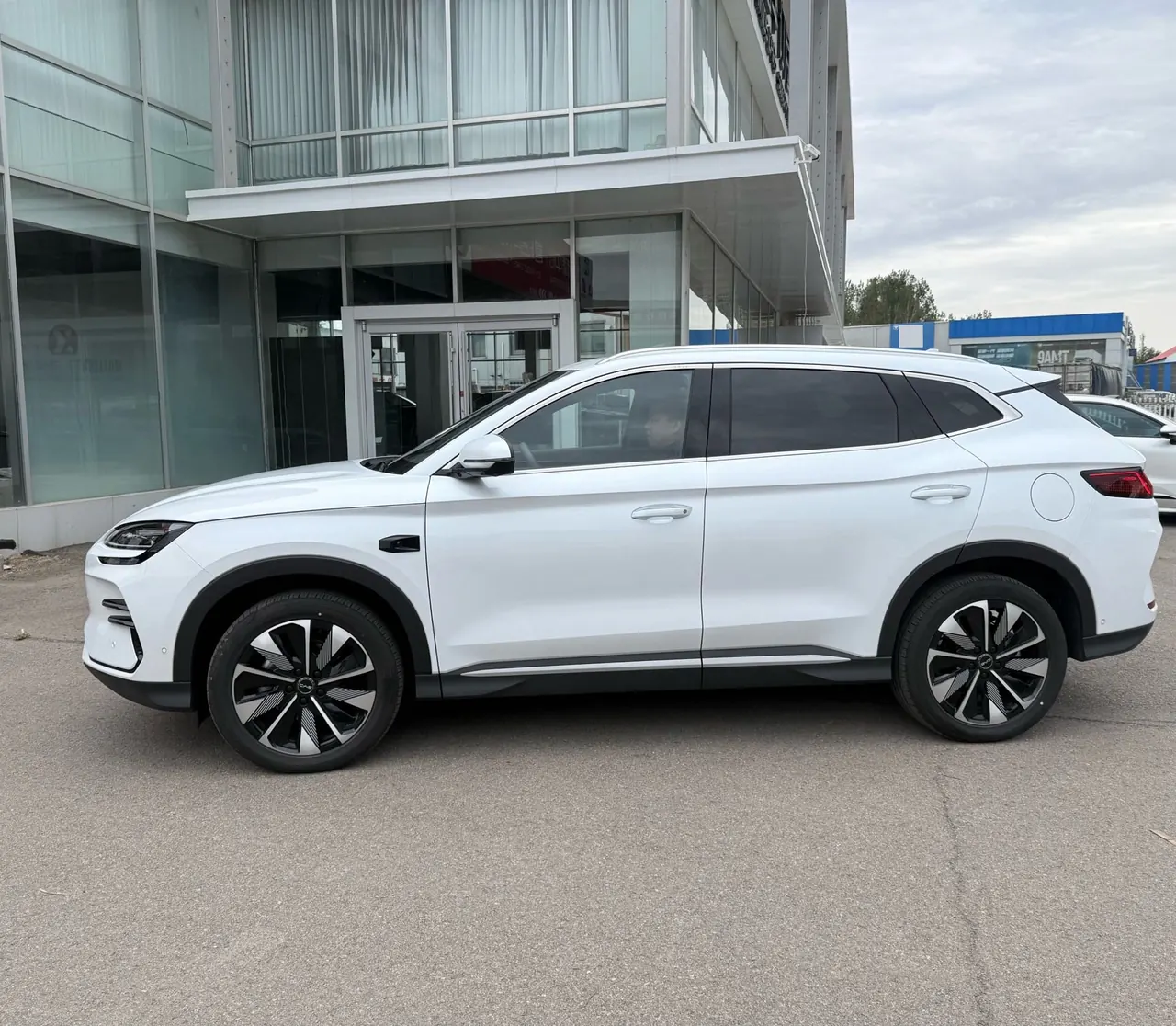 BYD Song PLUS New Energy 2025 Song PLUS EV 520km Honorable Automatic Gear 2