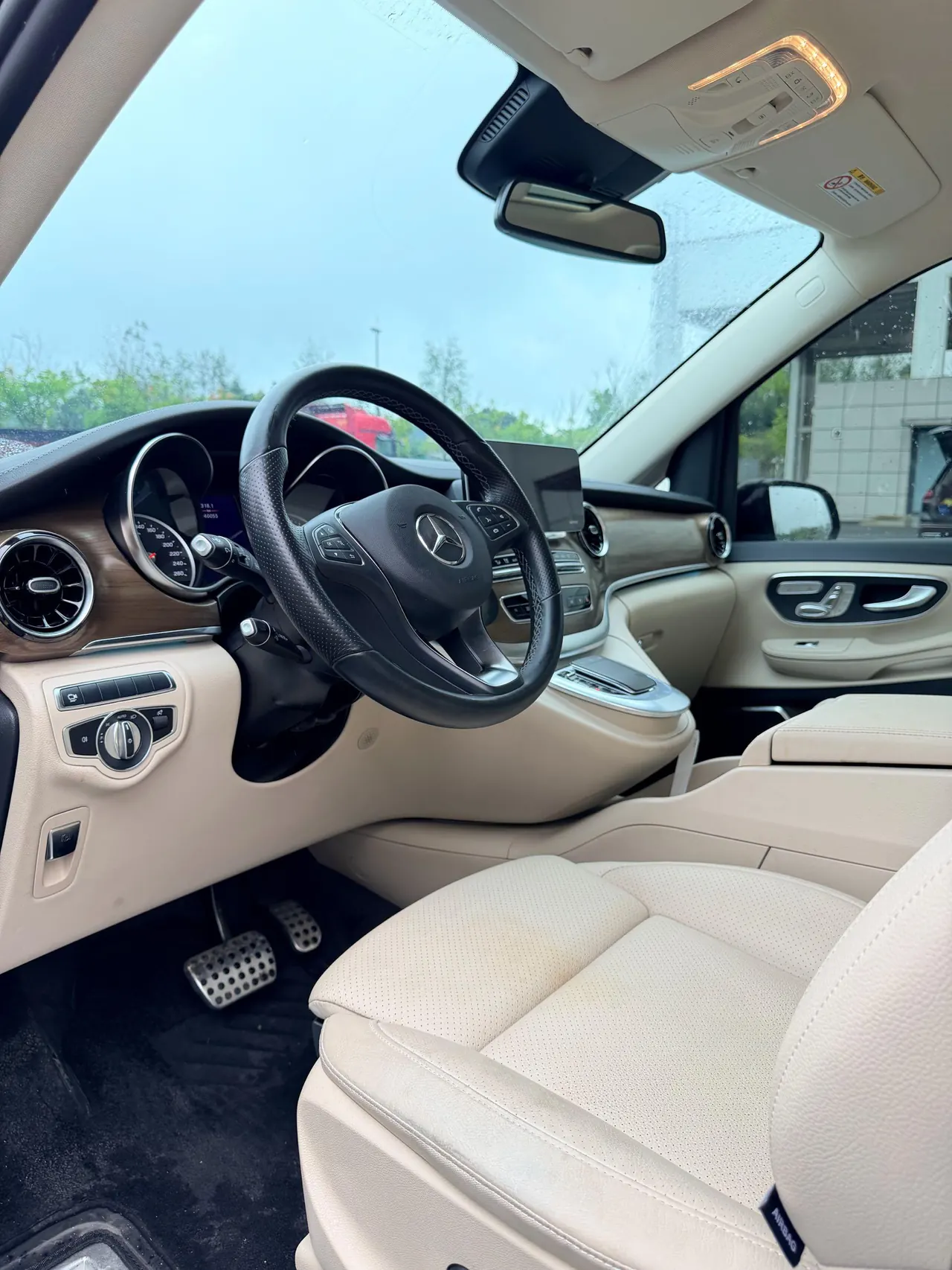 Mercedes Benz V 2022V 260 2.0T Premium Edition Automatic Gear 4