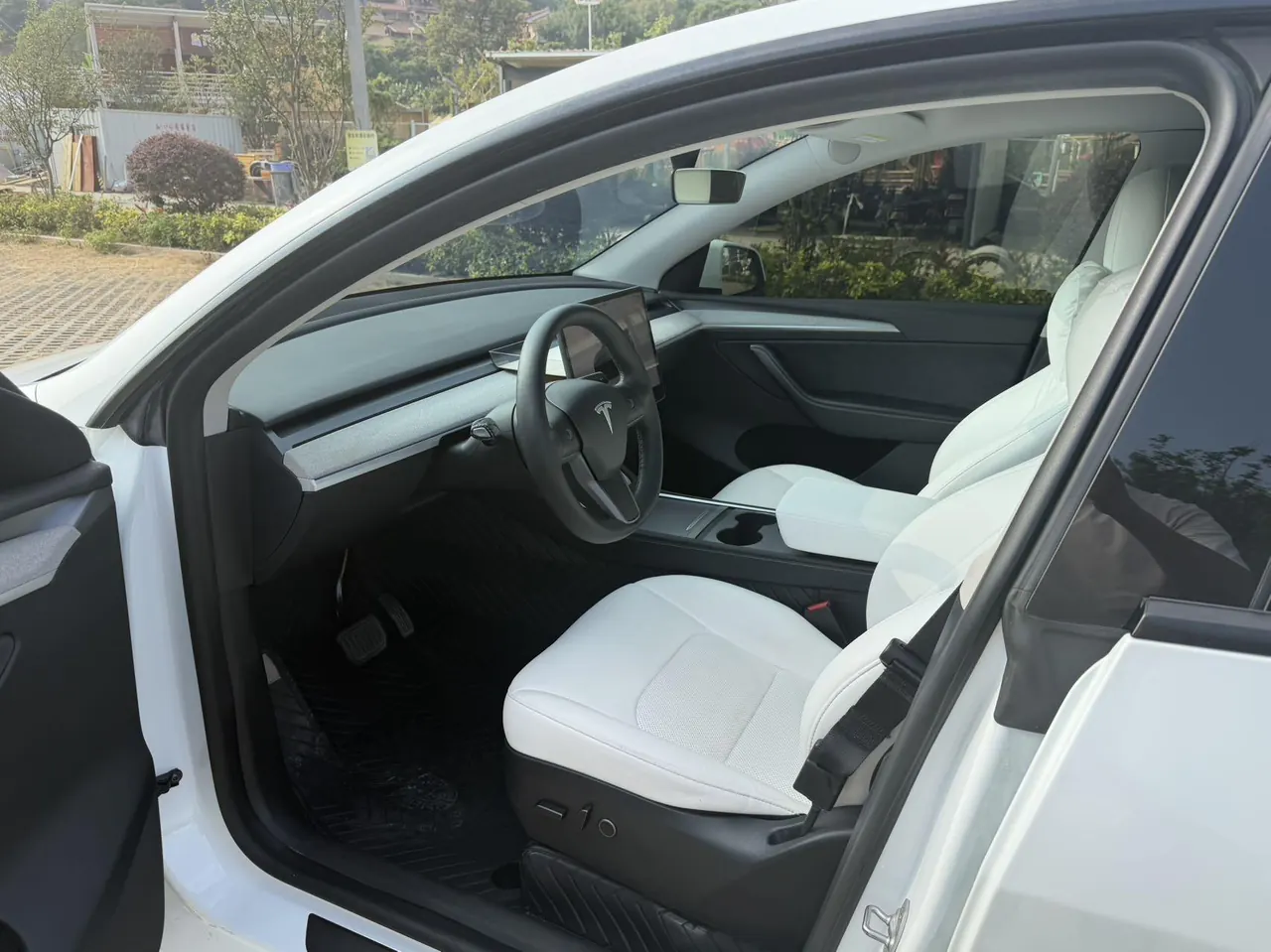 Tesla 2023 Model Y rear-wheel drive version automatic transmission 2